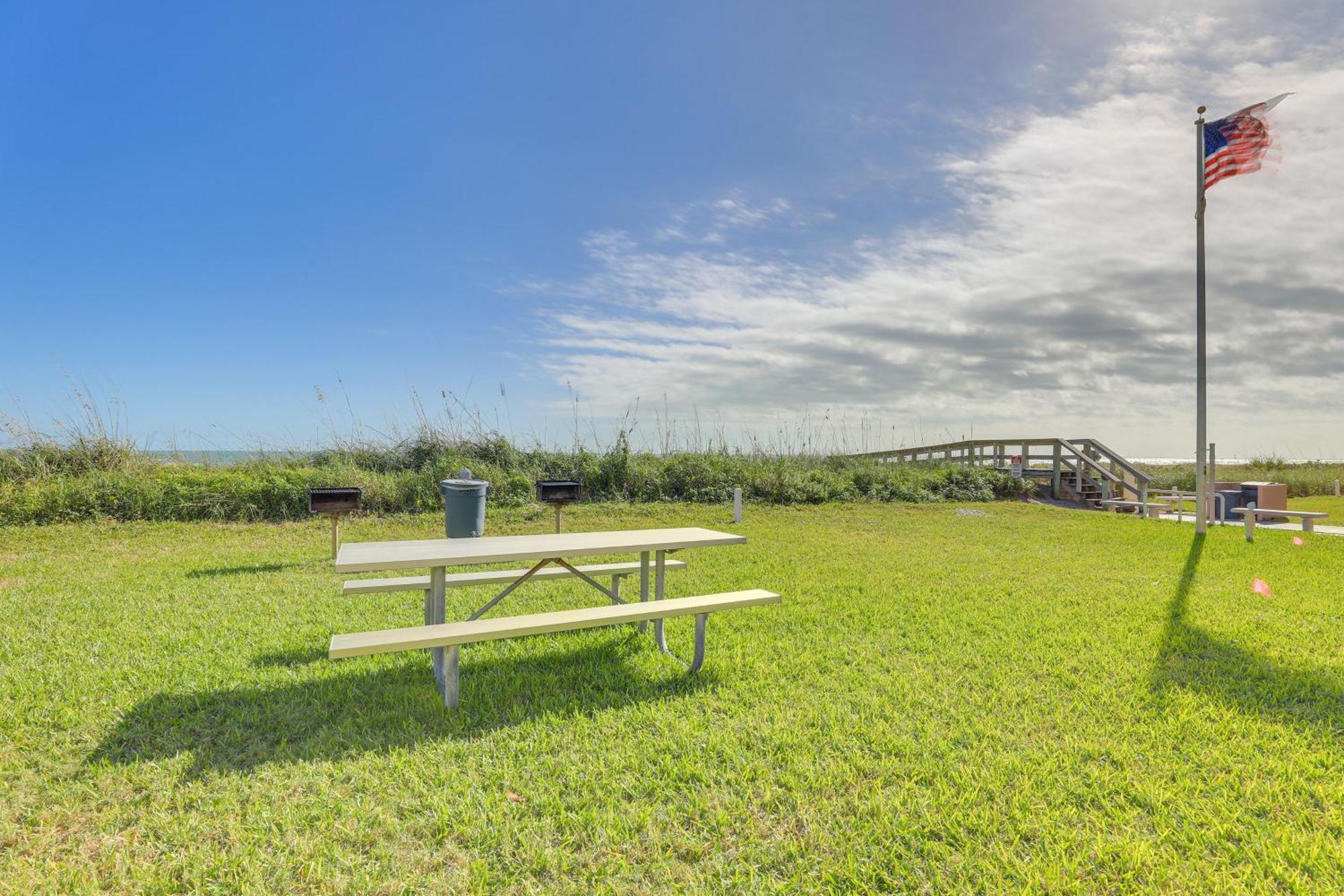 Central Cocoa Beach Condo With View, Steps To Beach! Exteriér fotografie